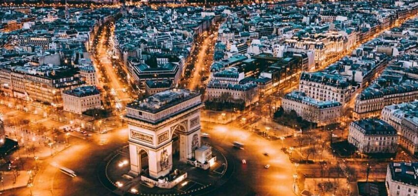 vol en hélicoptère au dessus de paris