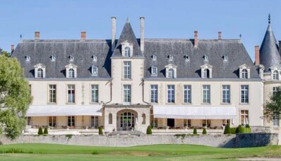 Helikopterbérlés a Fontainebleau melletti Château D’Augerville-hez