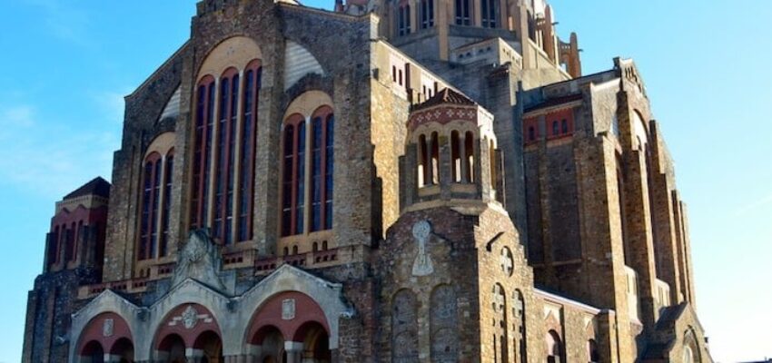 ``` démarque
location de jet privé - Église près de Cholet Le Pontreau
```