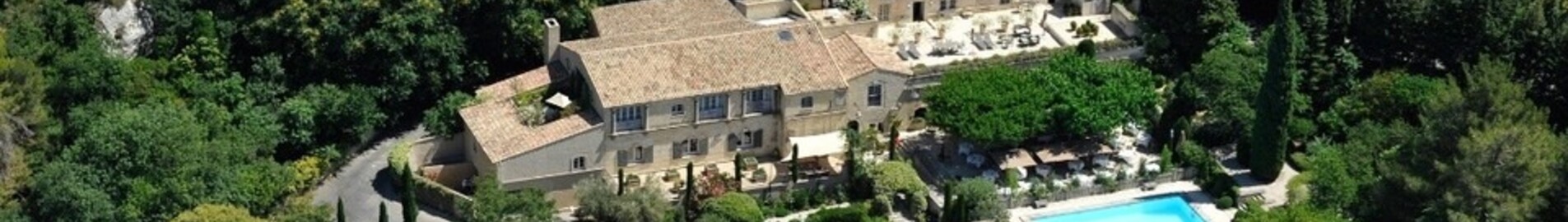 Helikopter bérlése a L’oustau de Baumanière repülőtéren Les Baux-De-Provence-ban