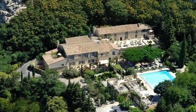 Helikopter bérlése a L’oustau de Baumanière repülőtéren Les Baux-De-Provence-ban