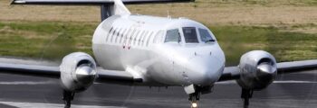location jet privé: METRO III en vol, ciel partiellement nuageux.
