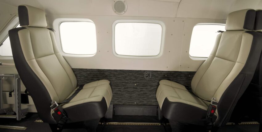 208 Caravan interieur