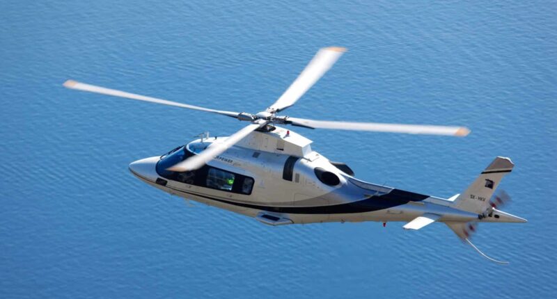 Hélicoptère Agusta 109 sièges alignés gris