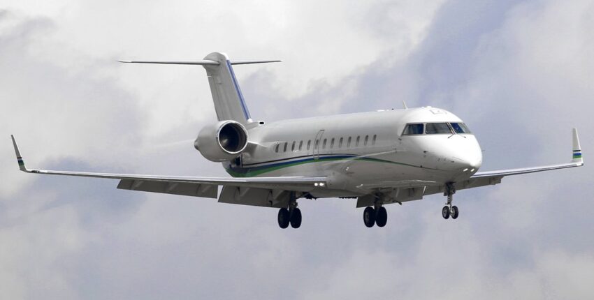 Jet privé Challenger 850 en vol