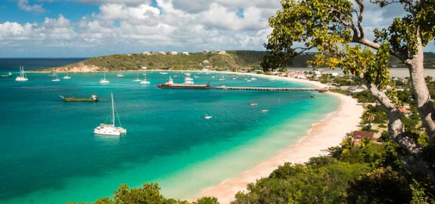 location de jet privé vers Anguilla, plage turquoise.