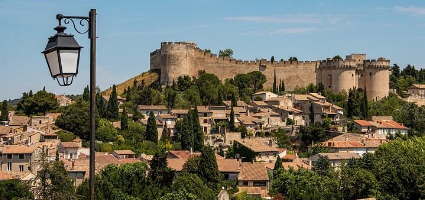 vieille ville et fort st André vue de loin