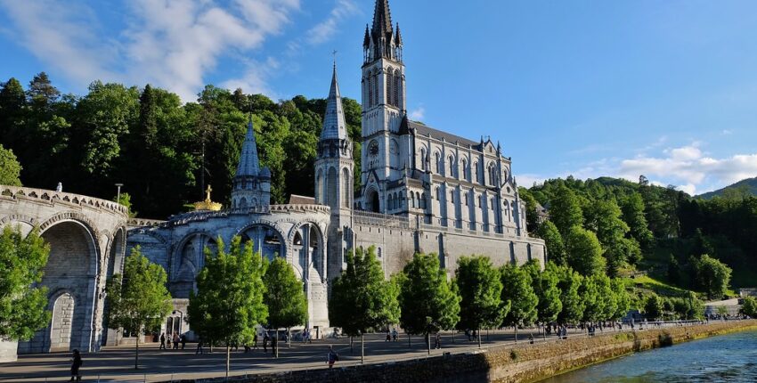 Tarbes Lourdes Pireneusok : magánrepülőgép bérlés 