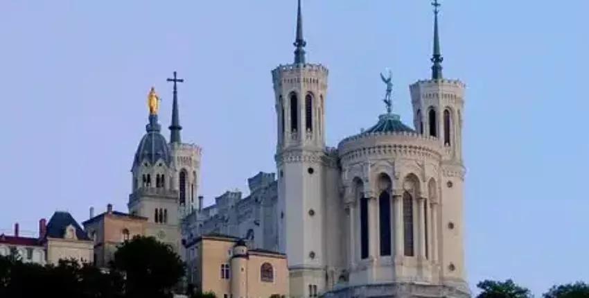 Lyon Bron: magánrepülőgép bérlés 
