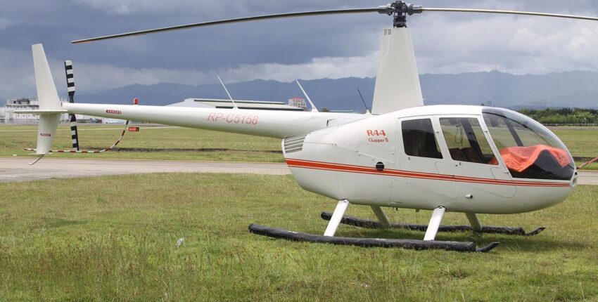 Robinson R44 sur la piste