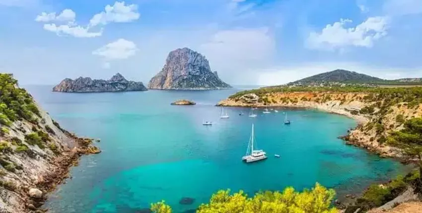 Párizs - Ibiza : magánrepülőgép bérlés 