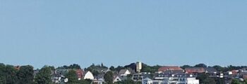 Vue pittoresque de Quimper avec cathédrale.