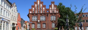 Gdansk : Bâtiments colorés et rivière pittoresque.