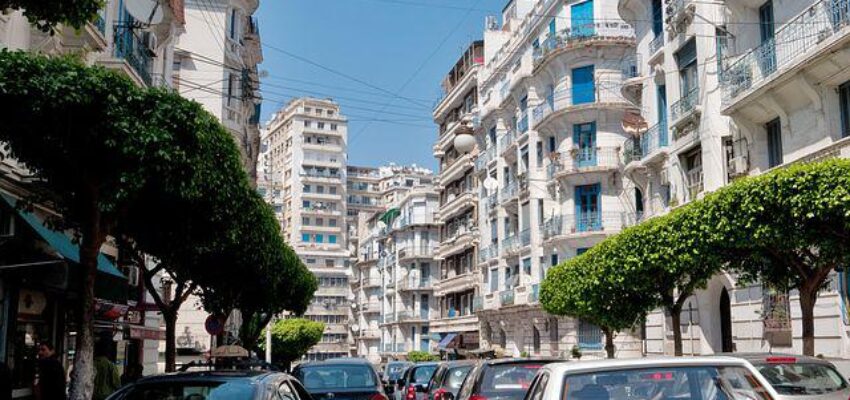 immeubles blancs, ville d'Alger en Algérie