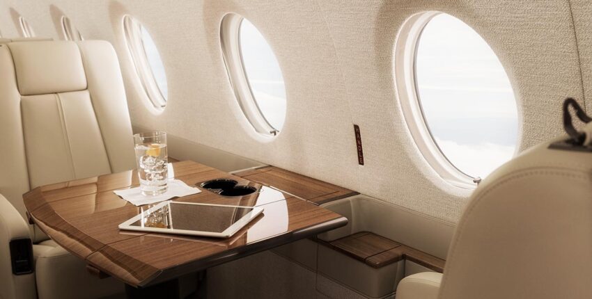 **emplacement de jet privé - Gulfstream G280, tablette et smartphone**