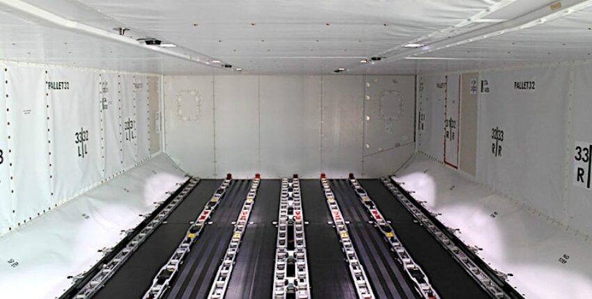 Boeing 787 Dreamliner cargo
