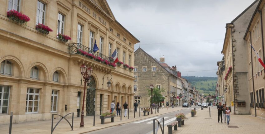 Privát jet bérlés Pontarlier-ben 