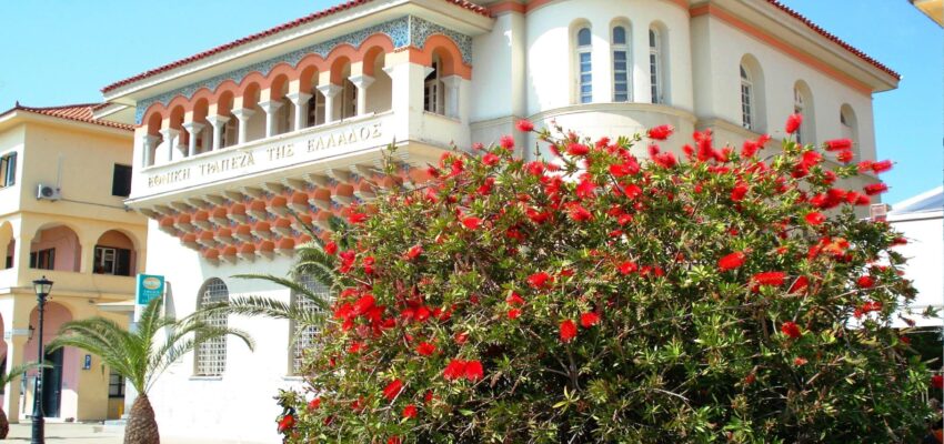banque nationale grecque blanche avec fleures rouges