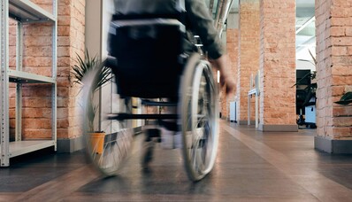 Mozgáskorlátozottak számára a magánrepülőgépek megközelíthetősége