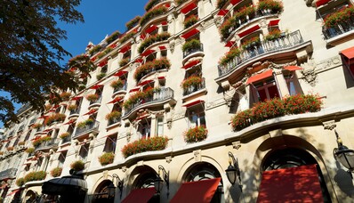 Luxusszálloda Párizsban: egy álom a Hôtel Plaza Athénée-ban