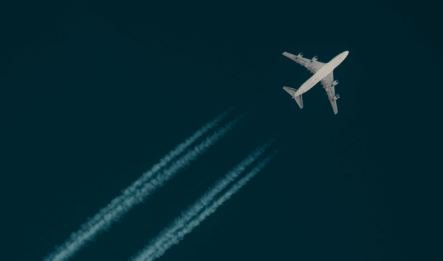 avion dans le ciel