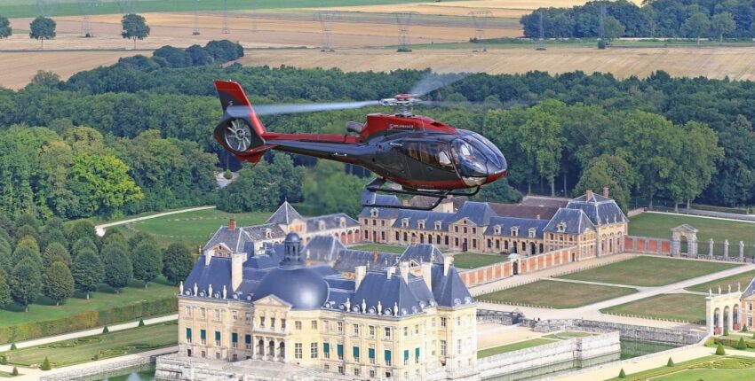 Helikopteres repülés a Château De Vaux-Le-Vicomte felett