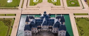 Helikopteres repülés a Château De Vaux-Le-Vicomte felett