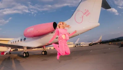Sliv Air: Paris Hilton aláírja a Gulfstream saját képében